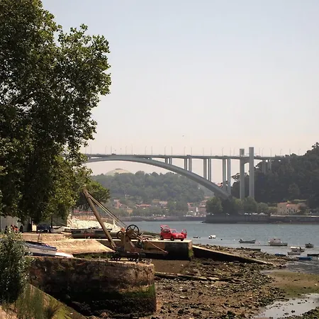 Hipster's Dream By The River 아파트 *